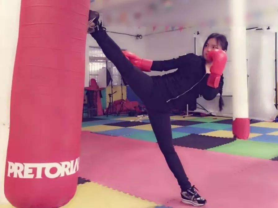 Female bodyguard service